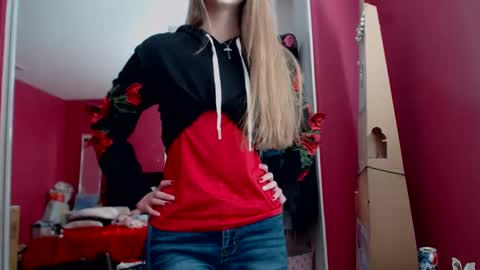 Snapshot of angelicangel3 chatting on February 2025 09:31:01 PM AngelicAngel online show from February 2025 09:31:01 PM