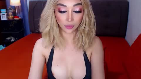 MS. AMALIA online show from December 2025 04:40:02 AM