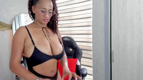 Snapshot of angelina_ruspoli chatting on April 2026 06:13:02 PM Angelina online show from April 2026 06:13:02 PM