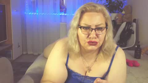 Snapshot of angelinaglam chatting on December 2024 11:07:02 AM AngelinaGlam online show from December 2024 11:07:02 AM