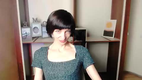 Snapshot of angelinalov_ chatting on September 2025 06:37:02 AM Angelina online show from September 2025 06:37:02 AM