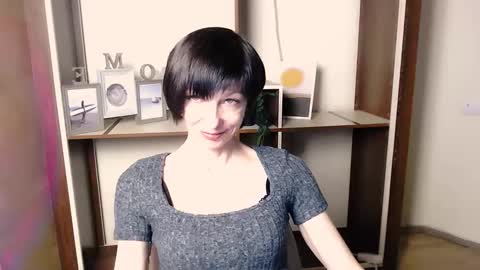 Angelina online show from November 2025 10:18:01 AM