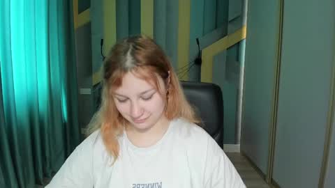 AngelinaLow online show from May 2026 11:28:01 AM