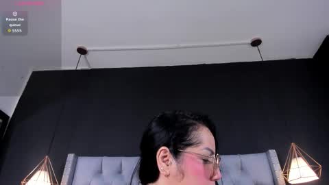 Angeline online show from November 2025 08:31:01 PM