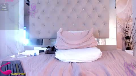Angeline online show from May 2026 08:28:02 PM