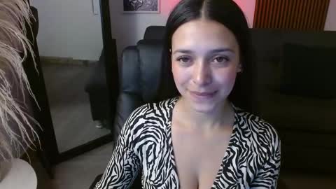 Snapshot of angeline_davies chatting on February 2025 03:27:02 PM angeline_davies online show from February 2025 03:27:02 PM
