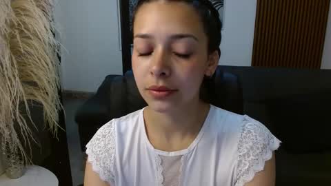 Snapshot of angeline_davies chatting on March 2025 12:05:02 PM angeline_davies online show from March 2025 12:05:02 PM