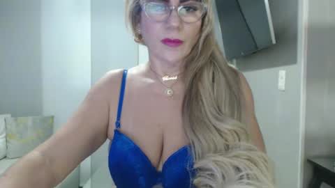 angelinna_12 online show from September 2025 02:02:01 AM