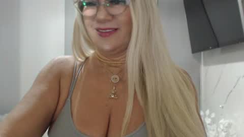 Snapshot of angelinna_12 chatting on June 2026 08:12:02 AM angelinna_12 online show from June 2026 08:12:02 AM