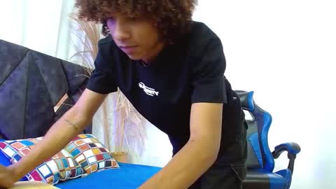 Snapshot of angell18_ chatting on November 2025 08:41:02 PM Angel online show from November 2025 08:41:02 PM