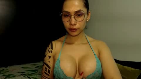  ANGELA ISABELLA  online show from September 2025 12:37:01 PM