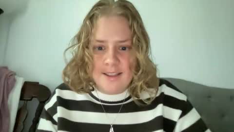 Snapshot of angeloflight273360 chatting on November 2025 01:03:01 PM Angel of Light online show from November 2025 01:03:01 PM