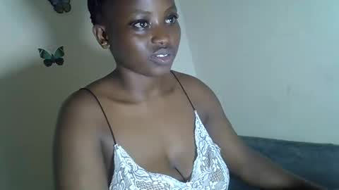 Snapshot of angelofsweetness chatting on December 2025 08:03:02 PM angelofsweetness online show from December 2025 08:03:02 PM