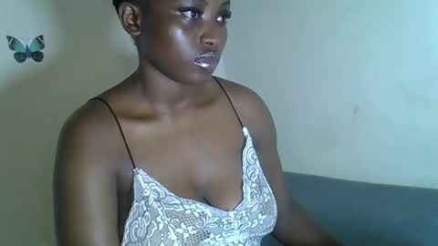 Snapshot of angelofsweetness chatting on December 2025 06:58:02 PM angelofsweetness online show from December 2025 06:58:02 PM