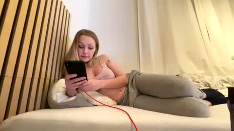 Snapshot of angeloiid chatting on September 2025 07:47:01 PM Angeloiid white fakeboobs lingerie skinny norway online show from September 2025 07:47:01 PM