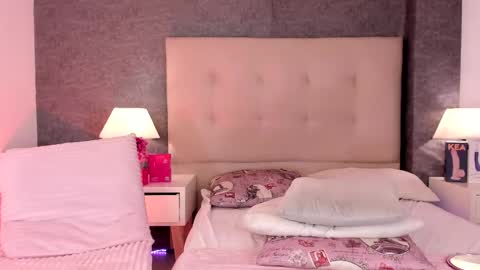 Angela online show from May 2026 03:17:01 PM