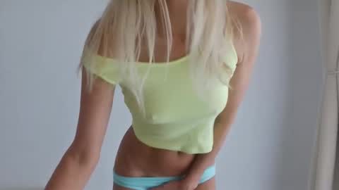 Snapshot of angelsquirting chatting on October 2025 06:59:01 AM Alesia online show from October 2025 06:59:01 AM