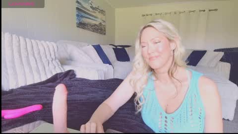 Snapshot of angelsxdesire chatting on May 2026 04:47:02 PM AngelsXDesire online show from May 2026 04:47:02 PM