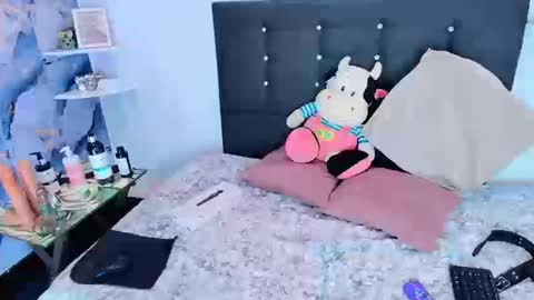 Snapshot of angelthroatt chatting on September 2025 03:02:01 PM ANGEL online show from September 2025 03:02:01 PM