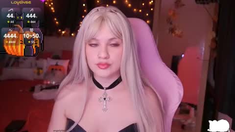 Snapshot of angelytaxx chatting on October 2025 02:44:01 AM Angel online show from October 2025 02:44:01 AM