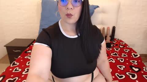 Snapshot of angie_bbw chatting on September 2025 06:18:02 PM Angie online show from September 2025 06:18:02 PM