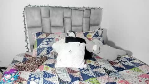Snapshot of angie_blondie chatting on December 2024 11:03:01 PM angie online show from December 2024 11:03:01 PM