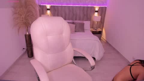 Snapshot of angie_smith_x chatting on April 2026 03:07:02 AM angie_smith_x online show from April 2026 03:07:02 AM