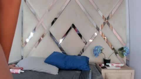 angiexht online show from April 2026 01:07:01 PM