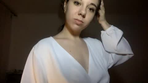 Snapshot of angle_cute05 chatting on June 2026 09:19:01 PM Angel Cute online show from June 2026 09:19:01 PM