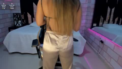 Snapshot of aniie_pink_ chatting on January 2025 01:36:02 PM Maria online show from January 2025 01:36:02 PM