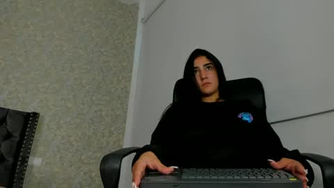 anika_h online show from June 2026 02:33:01 PM