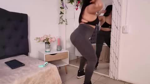 Lauren Anika online show from March 2025 12:15:02 PM