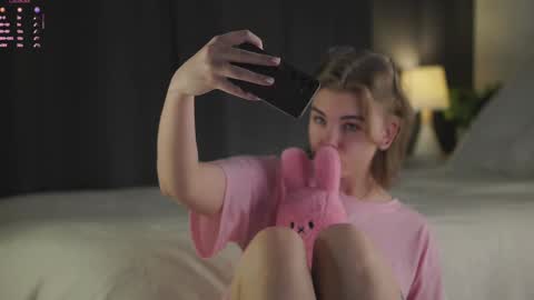 AnishaVivo online show from December 2025 12:12:01 PM