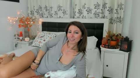 Snapshot of anissia25 chatting on October 2025 01:41:02 PM Anisia online show from October 2025 01:41:02 PM