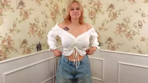 Snapshot of anitawindmeyer chatting on September 2025 05:51:02 PM Anita online show from September 2025 05:51:02 PM