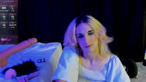 Angel online show from November 2025 07:03:01 PM