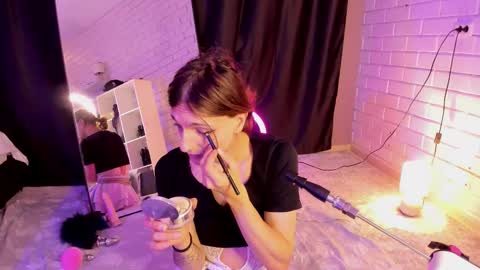 Angel online show from November 2025 06:43:01 PM