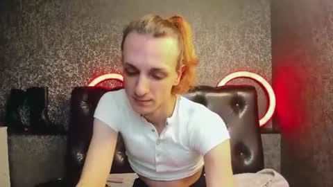 Snapshot of anjella_botton chatting on June 2026 06:23:01 PM Angel online show from June 2026 06:23:01 PM