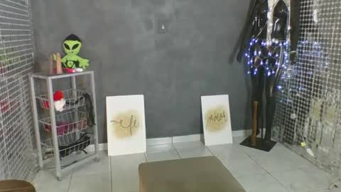 Hello My name is NaiaraPv is OPEN online show from April 2026 05:52:02 PM