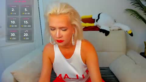 Snapshot of ann_curt chatting on June 2026 08:33:02 AM Luna Lady online show from June 2026 08:33:02 AM