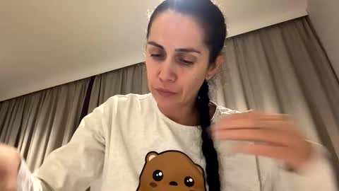 Anna online show from November 2025 08:07:01 PM