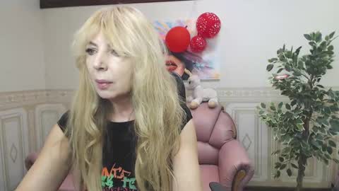 Snapshot of anna_ditrih chatting on February 2025 12:33:02 PM Anna Ditrih online show from February 2025 12:33:02 PM