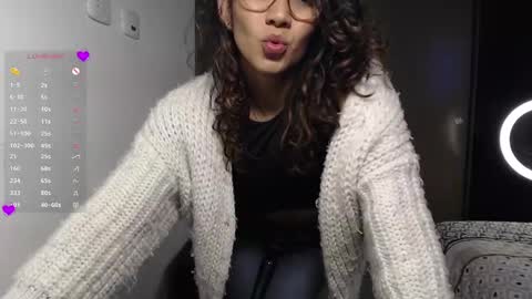 Snapshot of anna_dlove_cam chatting on January 2025 06:12:02 PM Anna online show from January 2025 06:12:02 PM