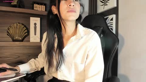 Snapshot of anna_lew chatting on January 2025 08:10:01 PM anna online show from January 2025 08:10:01 PM