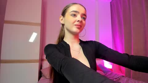 Snapshot of anna_nickol chatting on January 2025 06:07:01 PM Anna online show from January 2025 06:07:01 PM