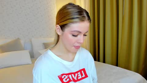 Snapshot of anna_robinson chatting on December 2024 01:05:01 AM Anna online show from December 2024 01:05:01 AM