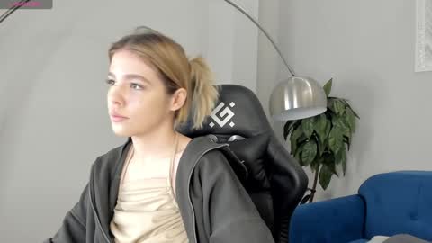 Snapshot of anna_robinson chatting on January 2025 01:09:02 AM Anna online show from January 2025 01:09:02 AM