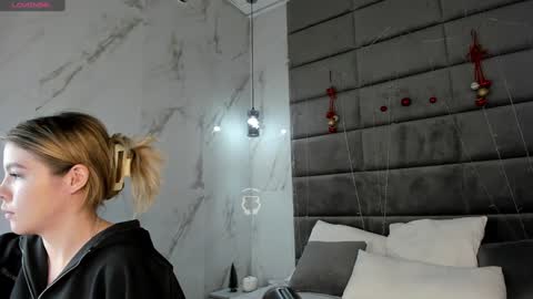 Snapshot of anna_robinson chatting on January 2025 01:06:01 AM Anna online show from January 2025 01:06:01 AM