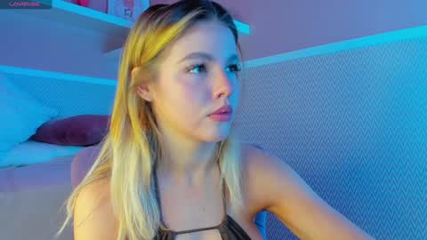 Snapshot of anna_robinson chatting on February 2025 01:25:02 AM Anna online show from February 2025 01:25:02 AM