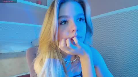 Snapshot of anna_robinson chatting on February 2025 04:46:02 AM Anna online show from February 2025 04:46:02 AM